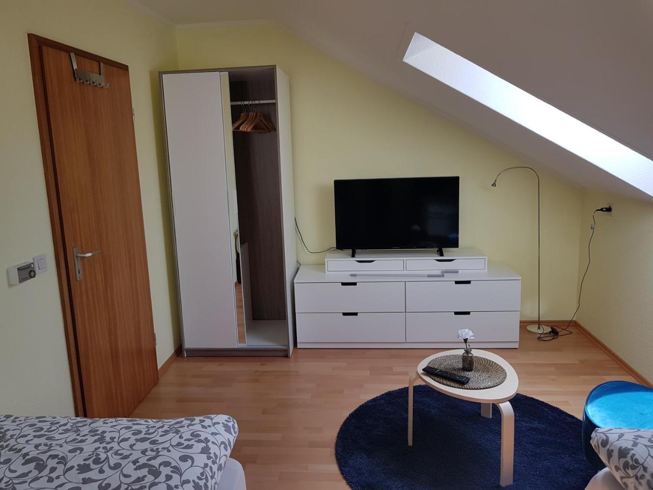 Gaestehaus Windheim คาร์ลสรูเฮอ ภายนอก รูปภาพ